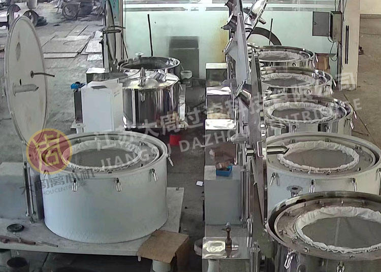 客戶訂購的大翻蓋離心機，從大翻蓋變吊袋離心機，生產過程波折不斷